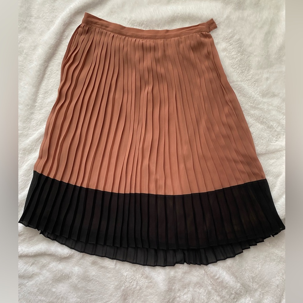 Forever 21 pleated midi skirt size medium